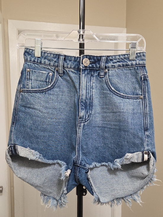 Oneteaspoon Pants - Oneteaspoon High-Rise Distressed Denim Shorts in Faded Blue